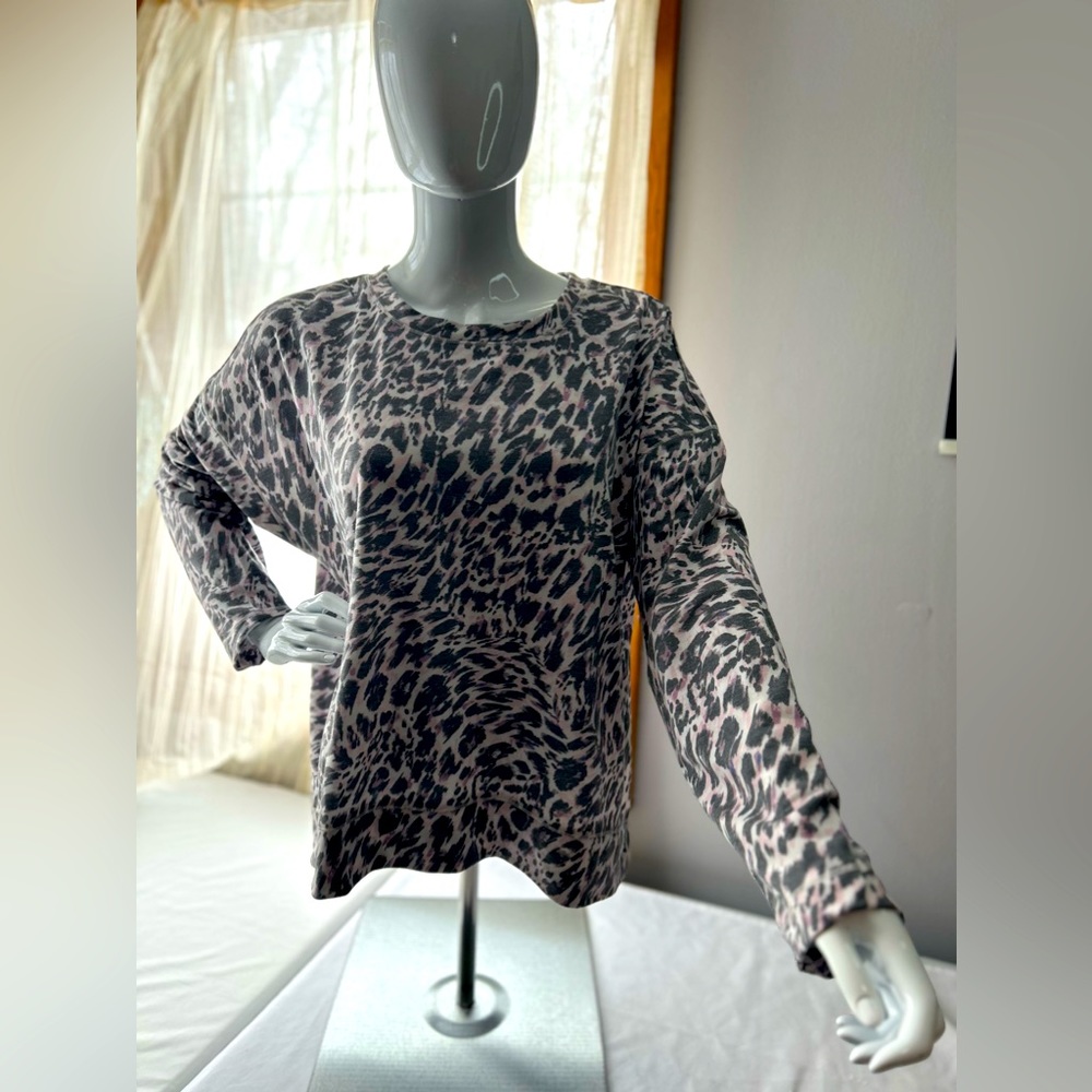 Avia Animal Print Fitness Long Sleeve High Low Tee. Size XL